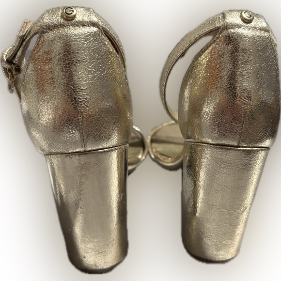 Sexy💋Guess 💋gold heels with charm 💋Sz: 7💋 - Picture 7 of 9